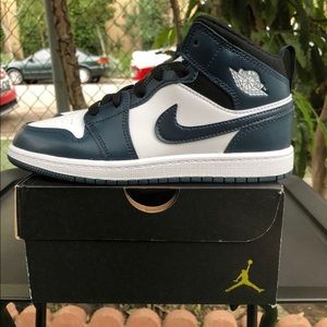 Air Jordan 1 Mid “Armoury Navy” Size 10c